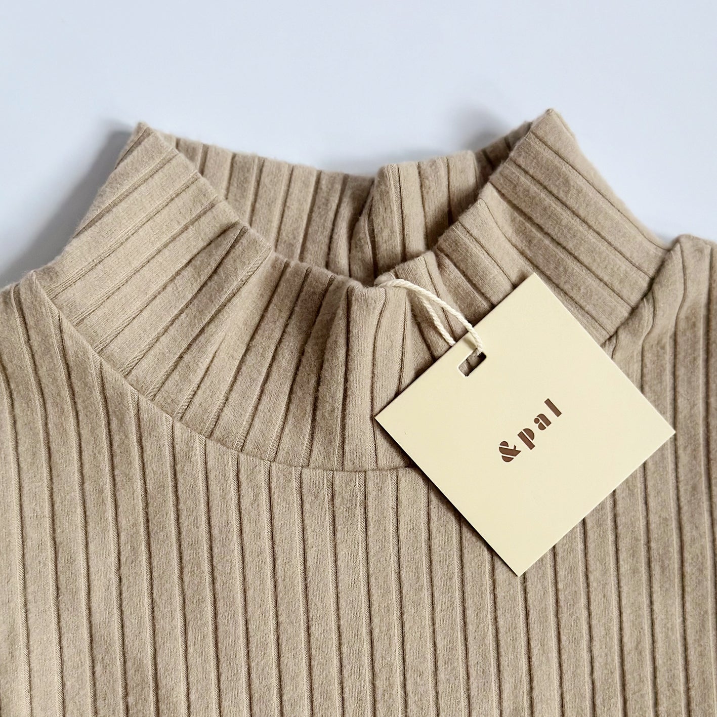 【30%OFF】&pal - Lib turtle tops<beige>