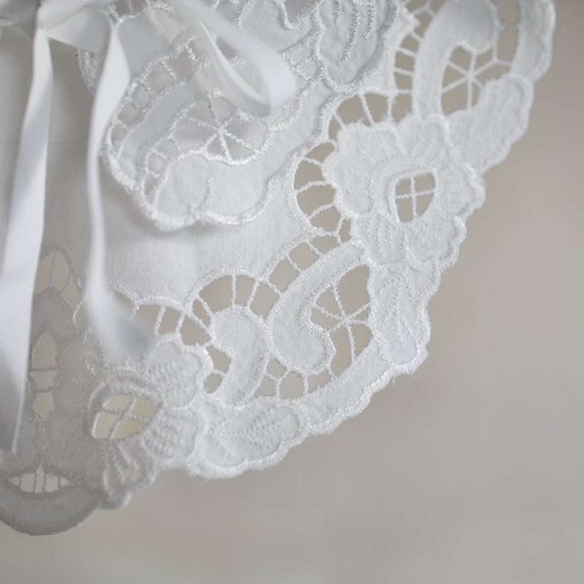 süß - Antique Lace Bib Crew