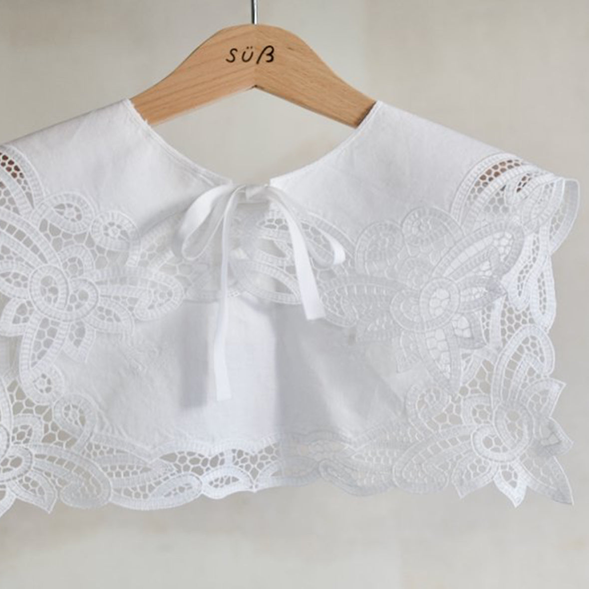 süß - Antique Lace Bib Salor