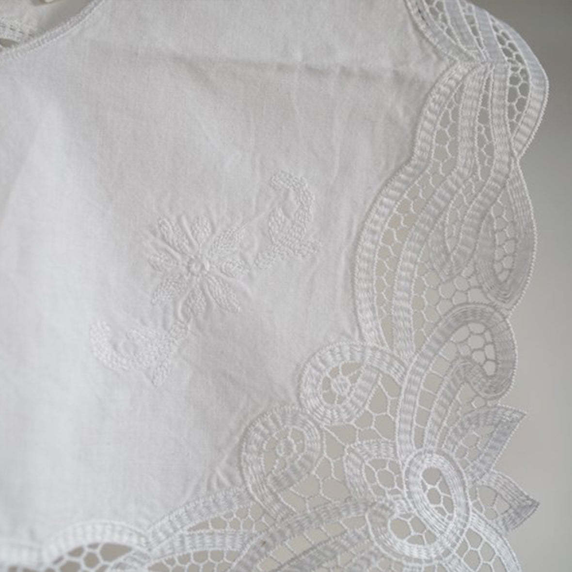 süß - Antique Lace Bib Salor
